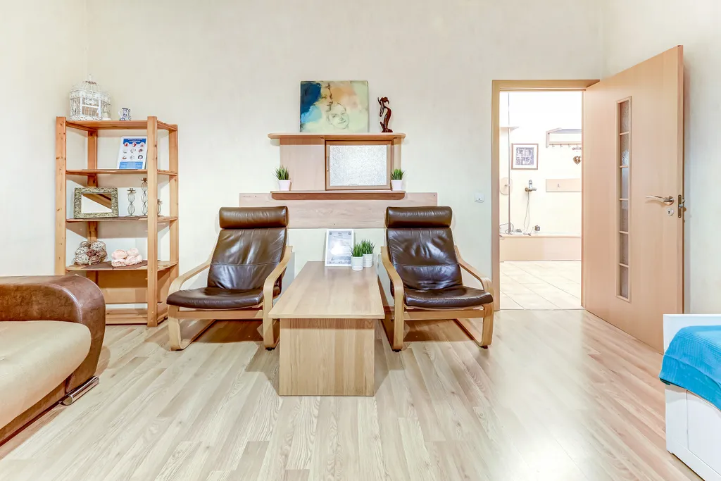 Ryss' 2BR Apt on Nevsky 136