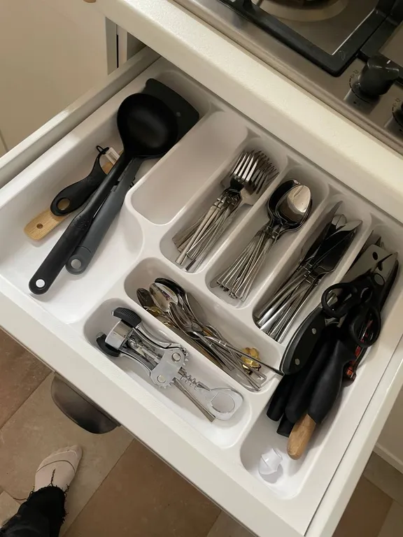 Дом с бассейном у леса