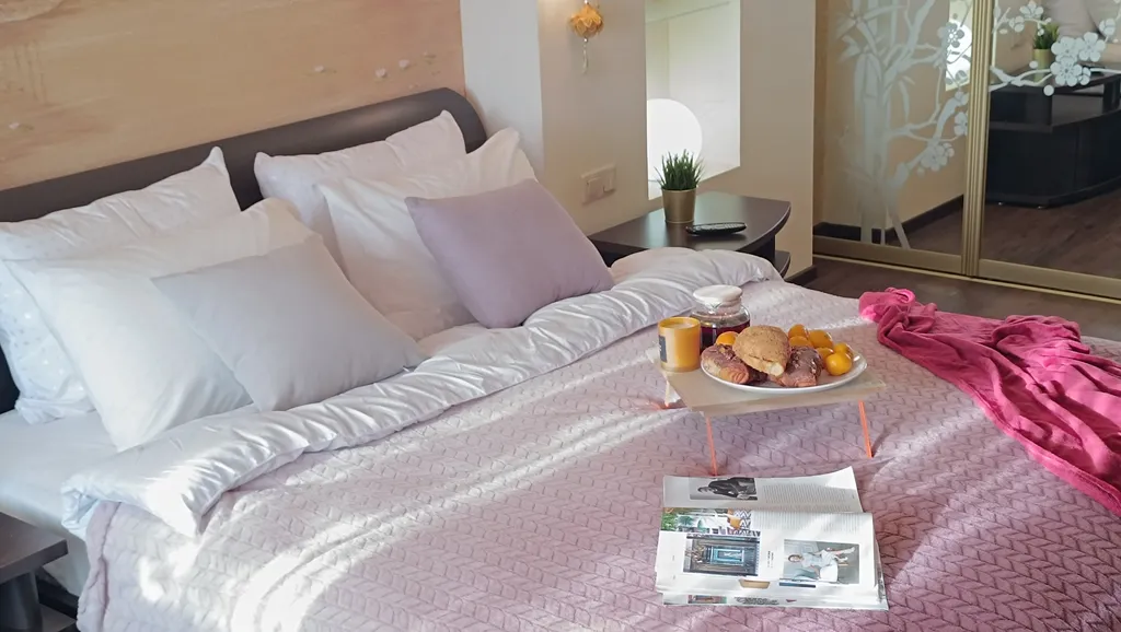 Квартира с камином и большой столовой комфорт-класса