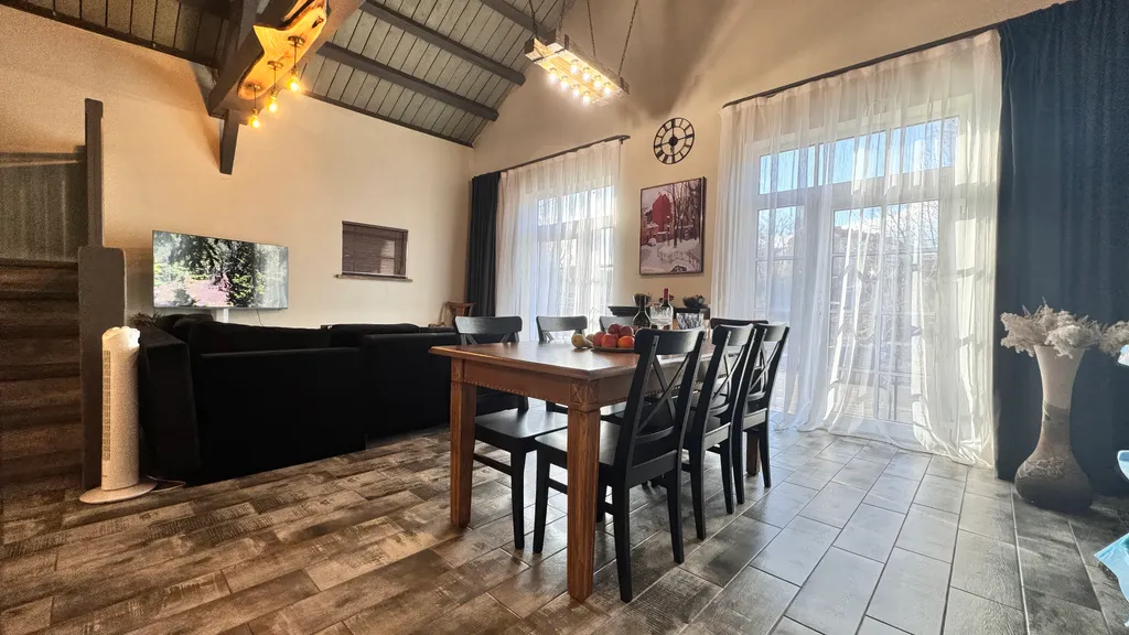 Коттедж Black&White у пристани в центре города