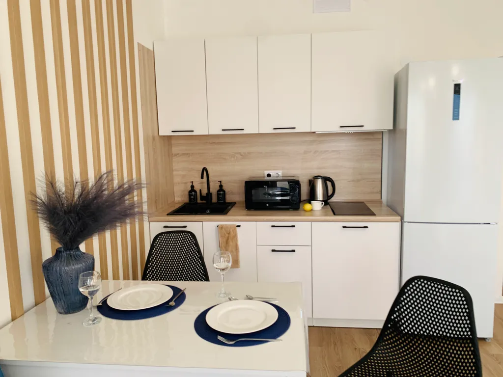 Светлая студия с видом на закат