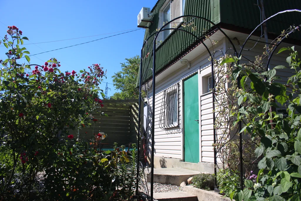 Коттедж Дачный зелёный домик в Орджоникидзе — аренда посуточно в Орджоникидзе