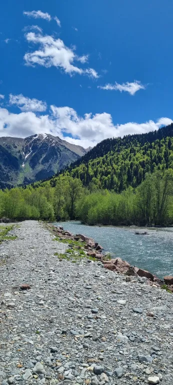 Коттедж Дом с террасой в лесу рядом с речкой — Архыз
