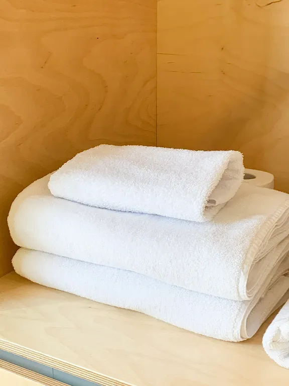 Коттедж Уютный двухуровневный домик с панорамными окнами на лес — Глинка