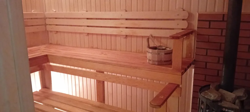 Дом с баней и бассейном