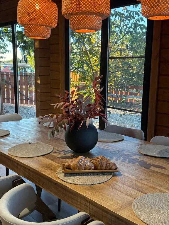 Дом-шале с теплым бассейном и террасой