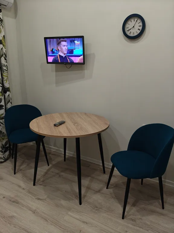 Студия для двоих с видом на аллею