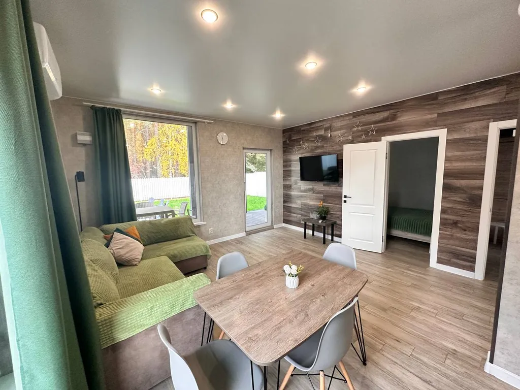 Коттедж Семейный дом с 2 спальнями у леса и озера — Борисово