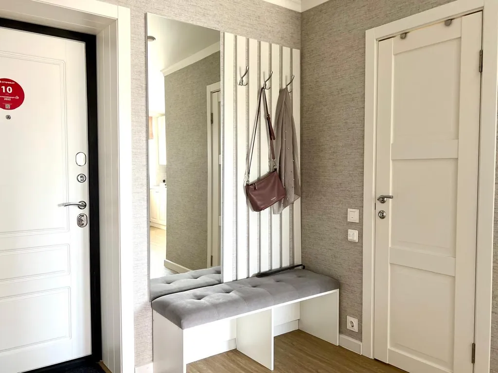 Стильный белоснежный апартамент в центре города, бесконтактный заезд