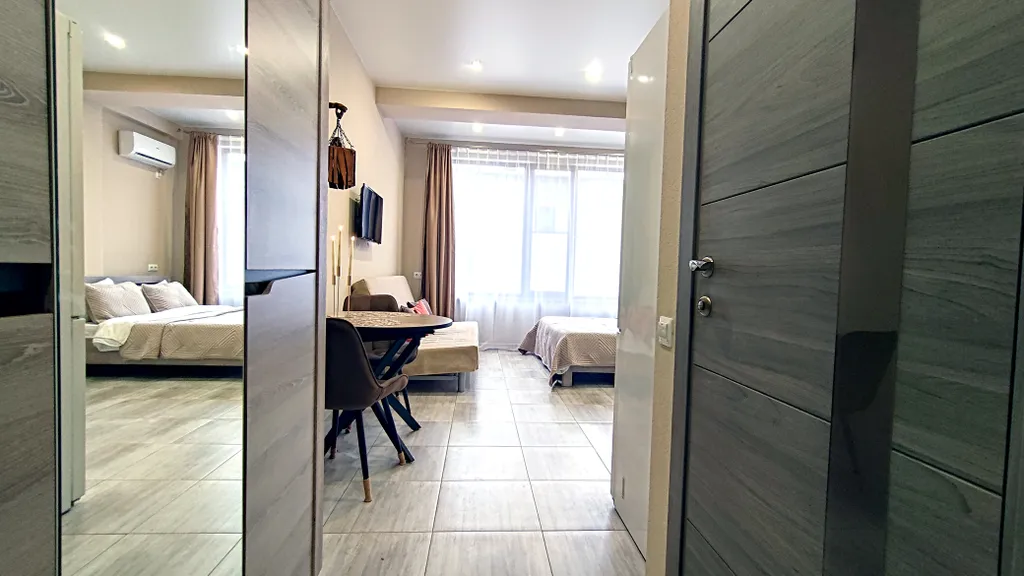 Идеальная и комфортная студия в центре красной поляны. Большое окно