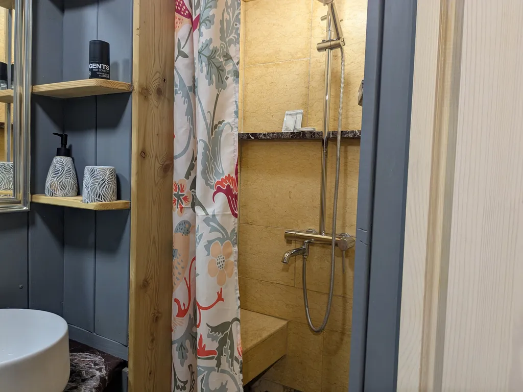 Уютная двухуровневая квартира-студия в доме XIX века