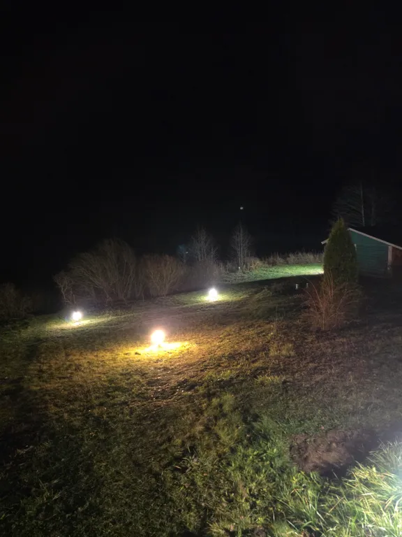 Милый дом на берегу озера