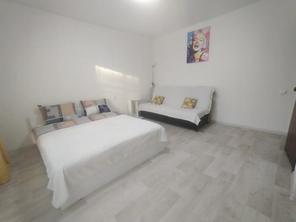 Благоустроенная квартира в тихом районе.