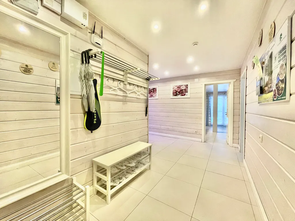 Коттедж Коттедж на берегу озера, с 5 спальнями, сауной  камином — Межозерное