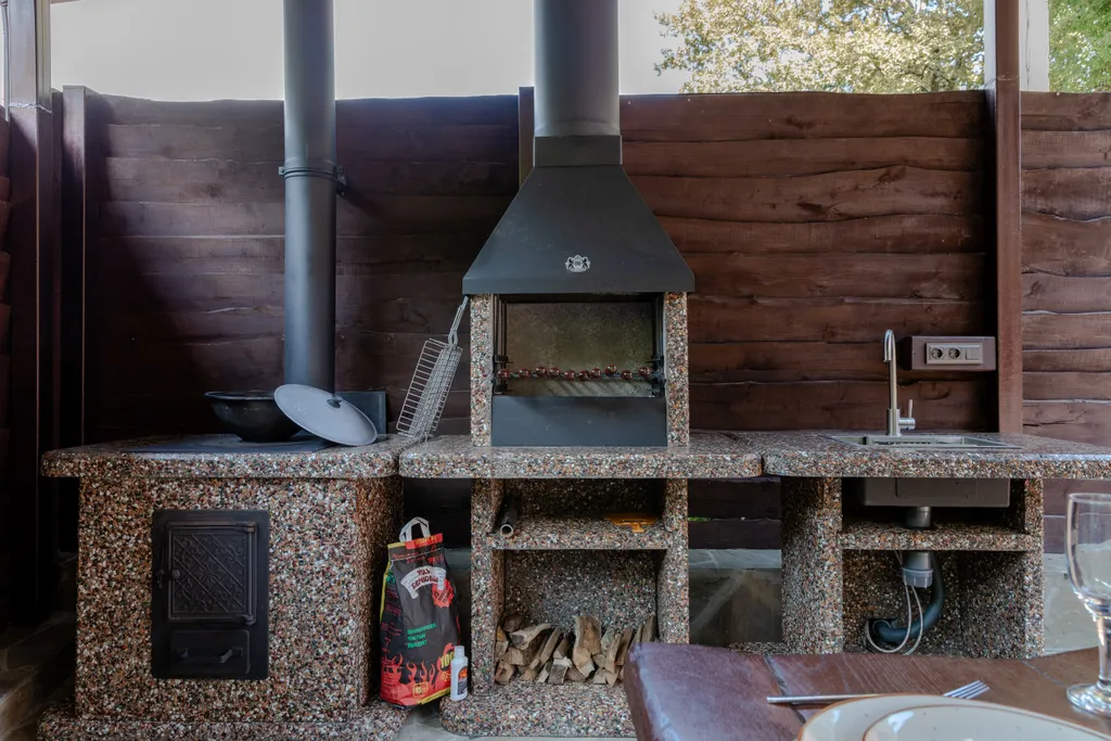 Загородный коттедж с баней и подогреваемым бассейном