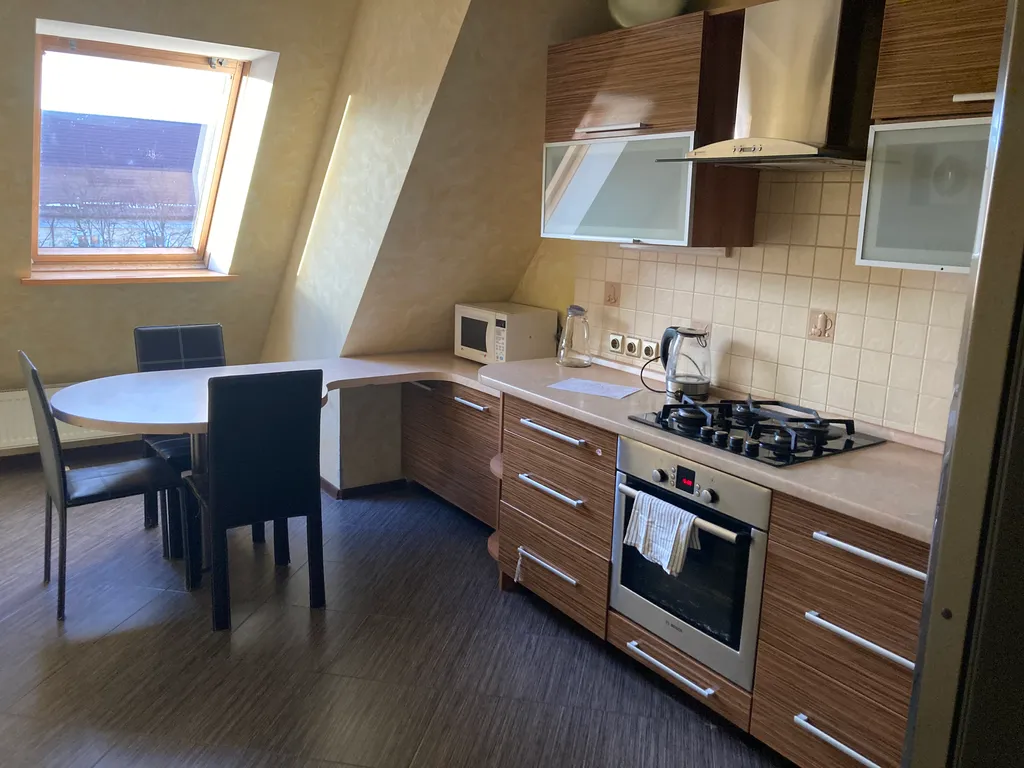 Квартира Апартаменты с тремя спальнями на улице Осенней в Центральном районе — Калининград