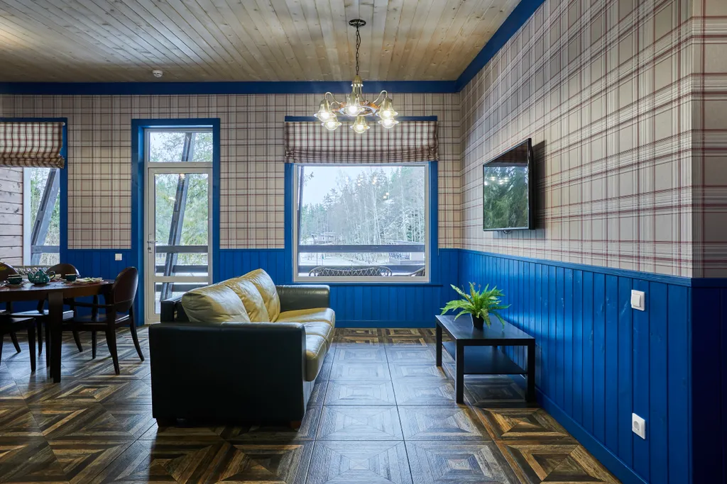 Большой коттедж с 5 спальнями, камином и террасой, Василек