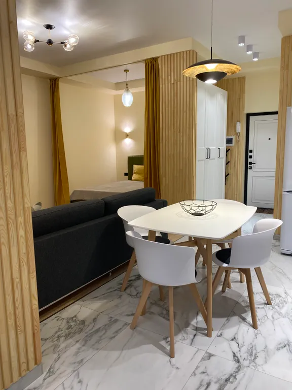 Современная студия с видом на горы