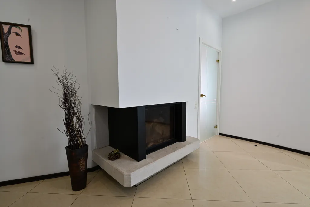 Шикарный коттедж с уютным средневековым интерьером