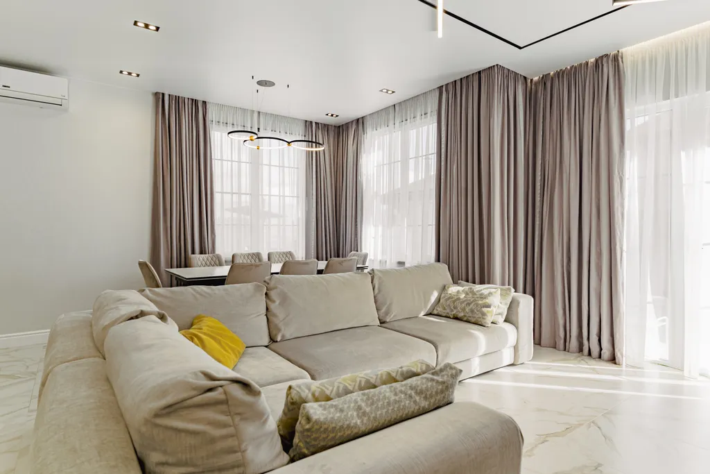 Дом с видом на море, горы, и теплым бассейном