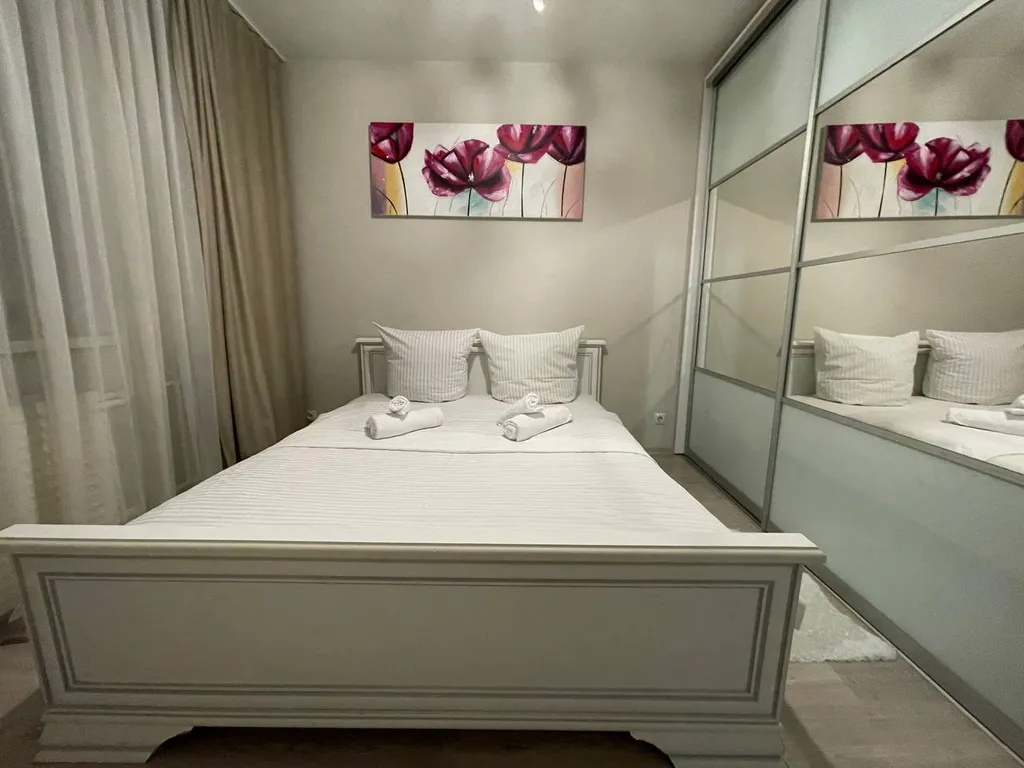 Светлая, уютная трехкомнатная квартира Белые ночи — аренда посуточно в Кобрин