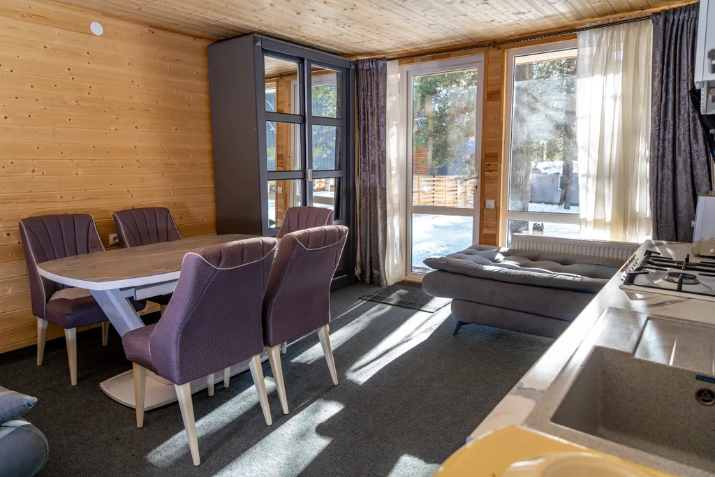 Отдельный двухэтажный домик в стиле барнхаус на Софийской Поляне