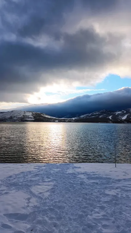 Уютная студия с красивым видом на озеро Банное