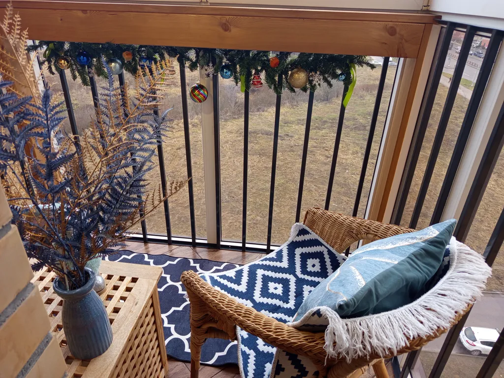 Студия с видом на город