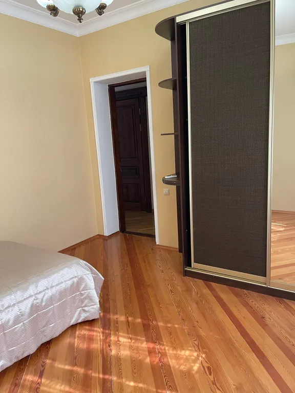 Часть дома с отдельным входом в 3 минутах от моря для большой компании