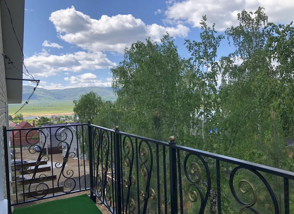 Дом с видом на озеро и горы на озере Банном