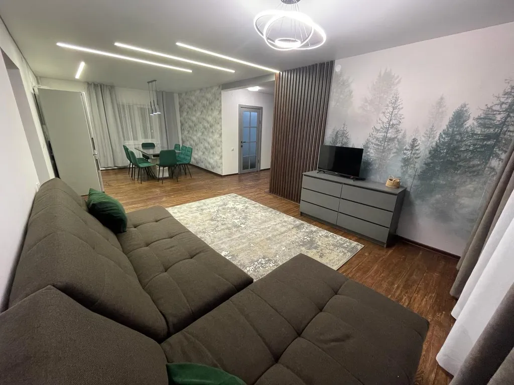 Благоустроенный просторный коттедж с видом на горы для большой компани — аренда посуточно в Горно-Алтайск