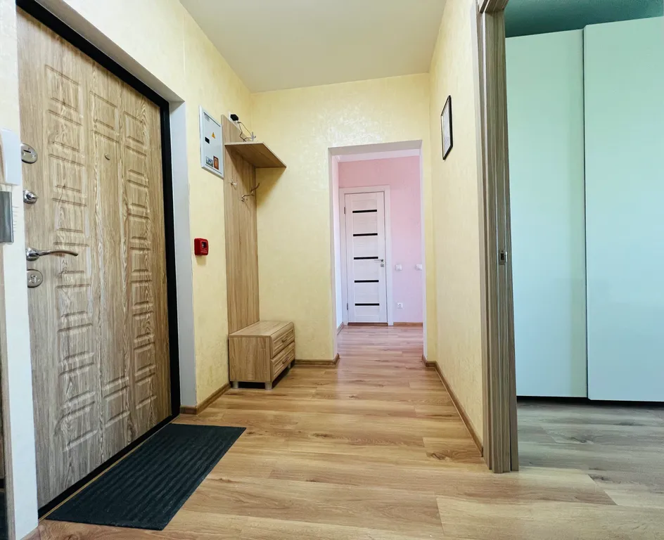 Просторная евротрешка рядом с метро и видом на набережную