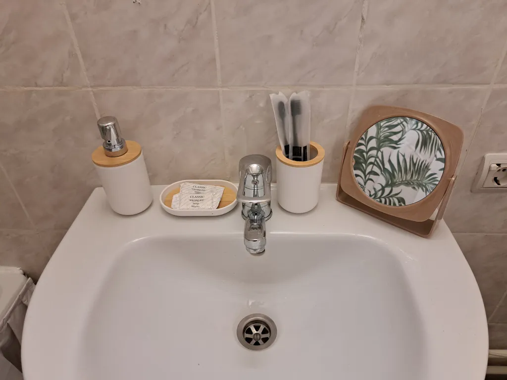 Просторная однушка с кроватью и смарт ТВ