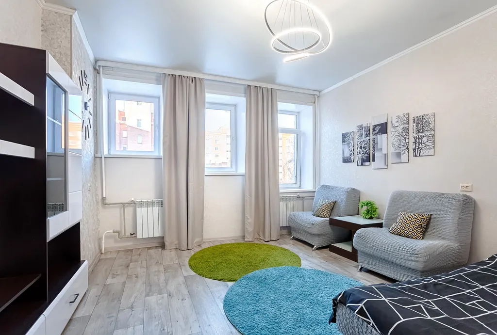 Просторная квартира в тихом центре — аренда посуточно в Бердск