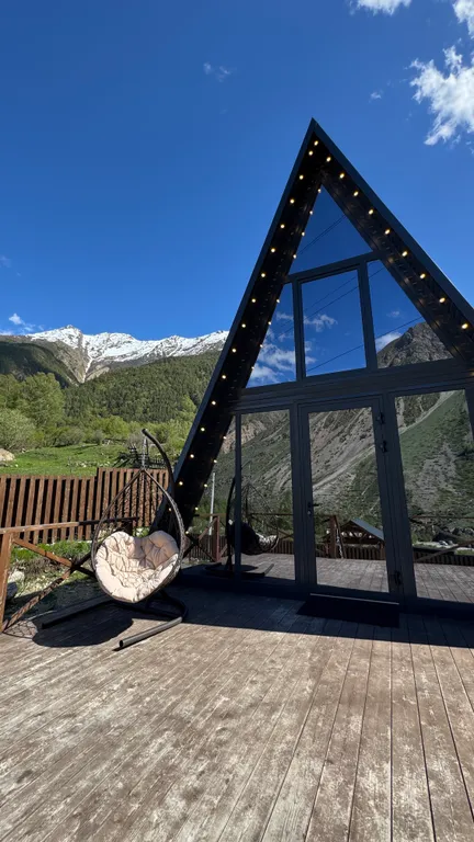 Уютный домик с панорамным видом на горы