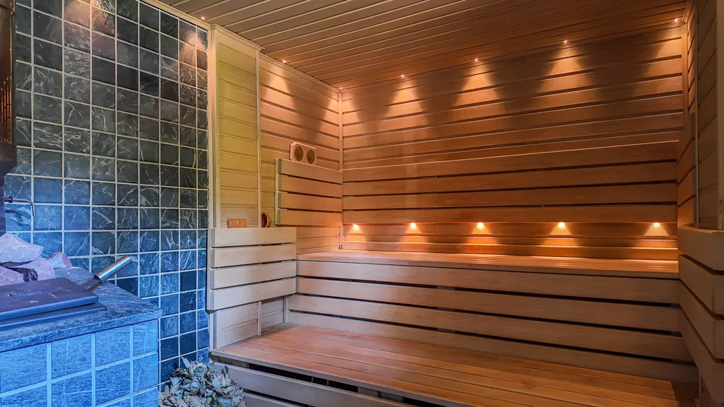 Новогодний дом в лесу