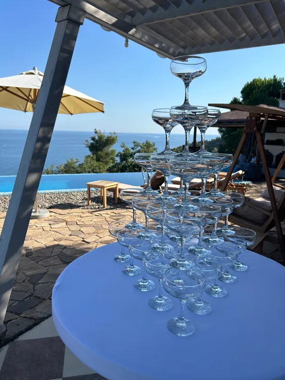 Вилла с панорамной баней и бассейном