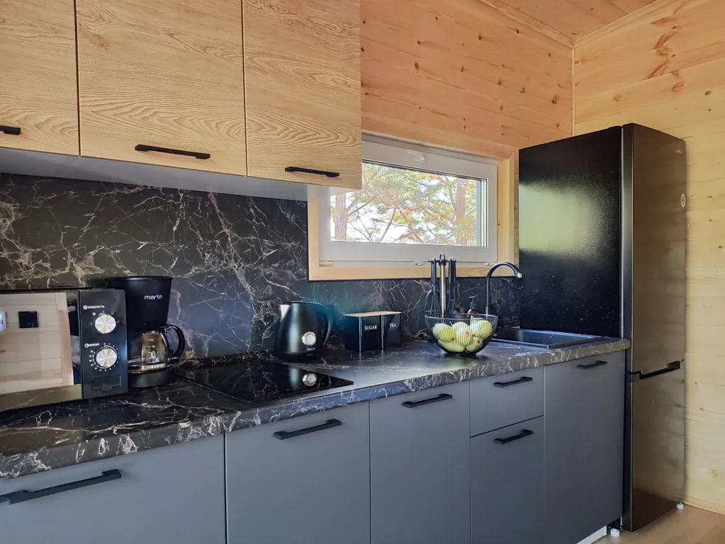 Домик, чан, баня в сосновом лесу, закрытая территория