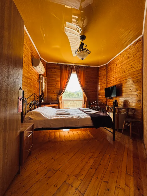 Квартира Двухместный деревянный , мансардный номер с не большой кроватью — аренда посуточно в Железноводск