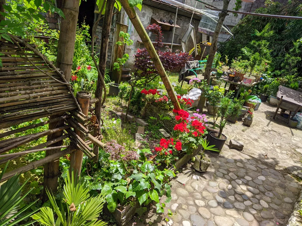 Второй этаж частного дома с балконом