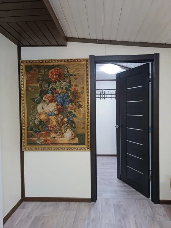 Уютный домик у реки