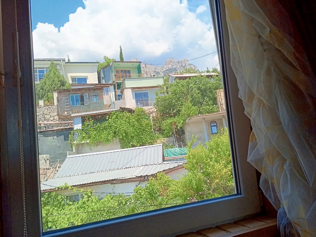 Уютная небольшая  студия, с видом на море и  на вершину Ай-Петри.