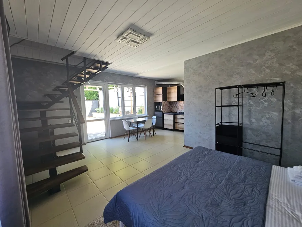 Дом с бассейном