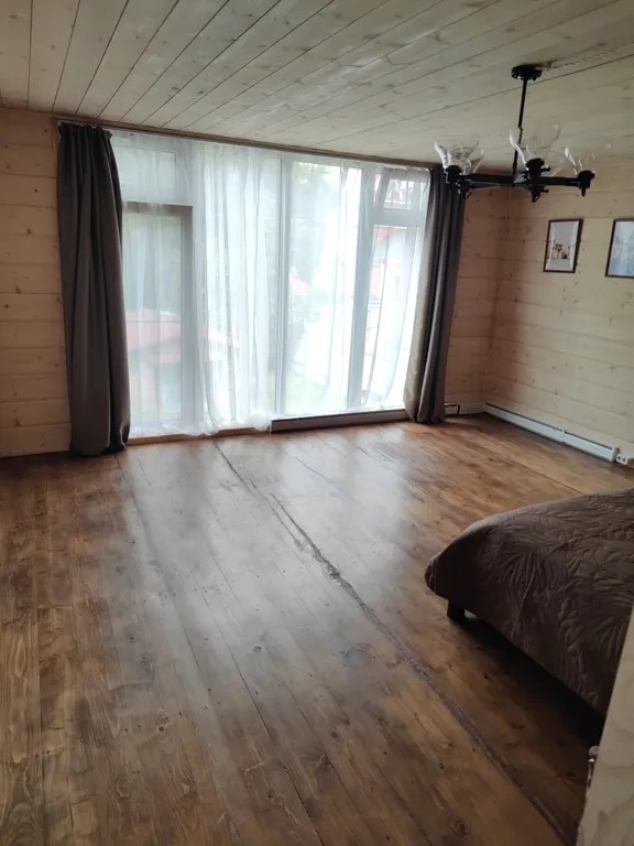 Дом с видом на церковь