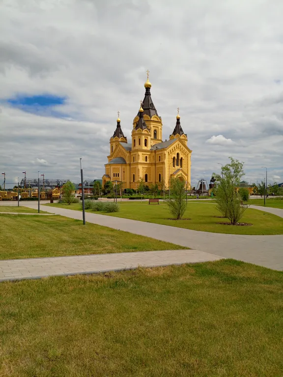 "7 дверей"  85 м. кв. трехкомнатная квартира с видом на Волгу