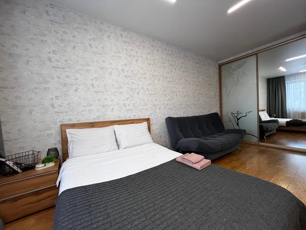 Просторная однокомнатная квартира в районе Набережной Грина — аренда посуточно в Киров