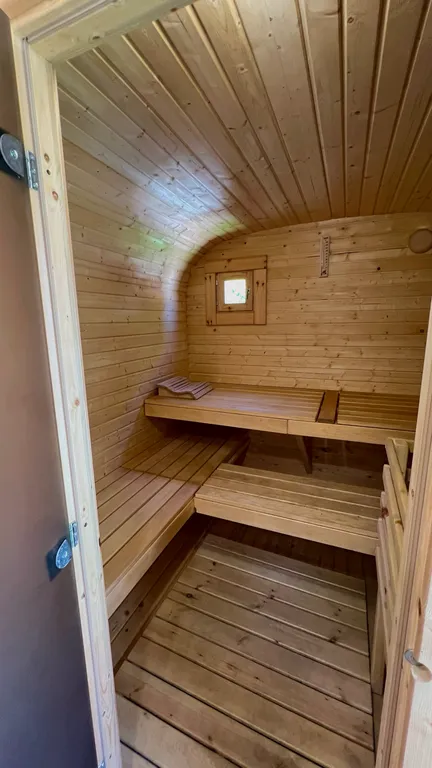 Шикарный дом в центре города с баней и бассейном