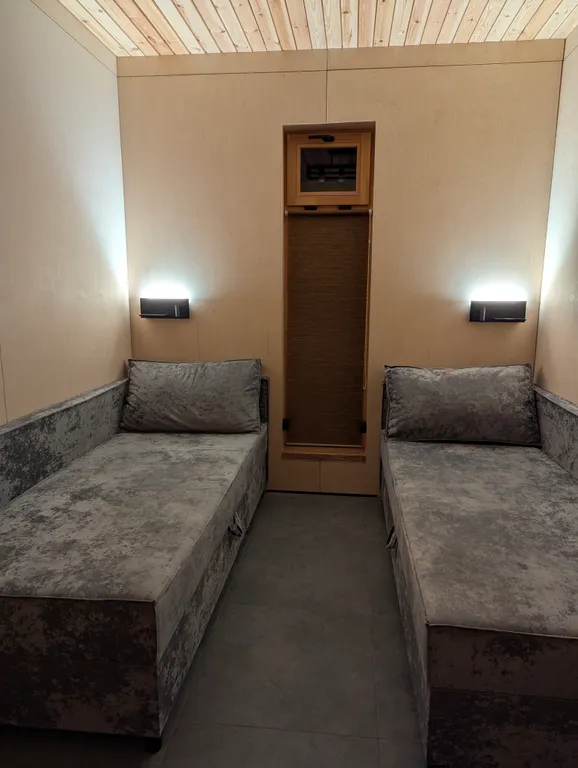 Дом с баней и горячей купелью на озере