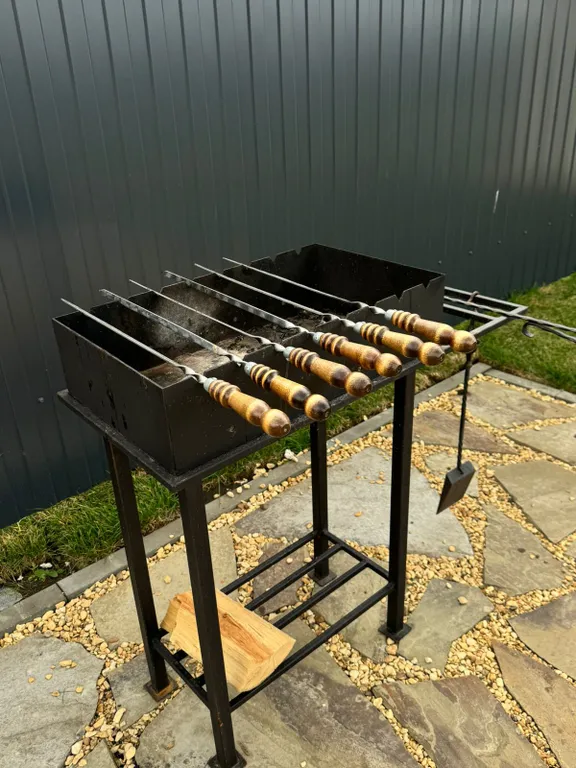 Уютный дом на берегу реки