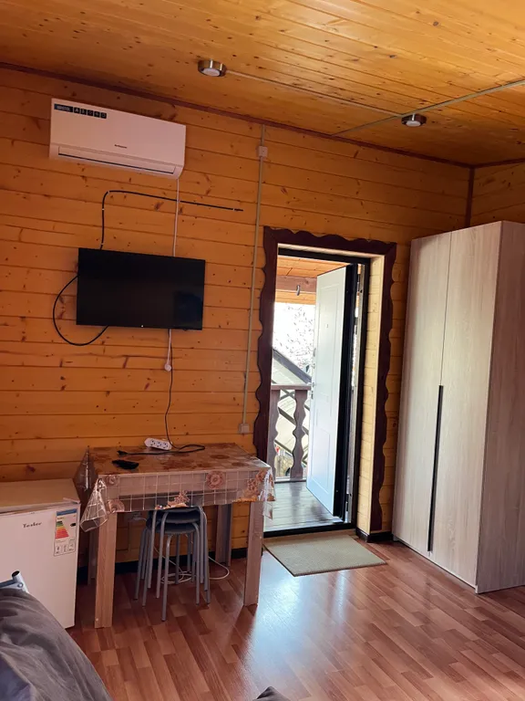 Номер у реки Дах с видом на горы